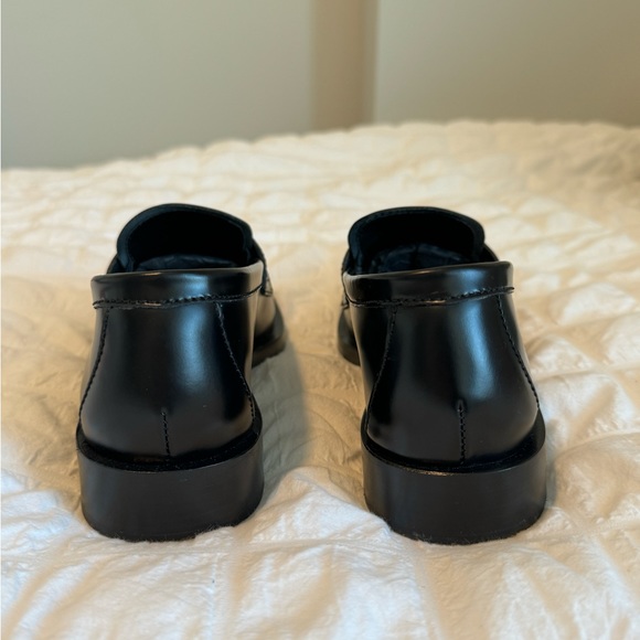 Authentic Prada classic black loafer, nearly perfect condition! - Picture 2 of 5